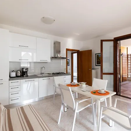 5 Min From Garda, With Free Swimming Pool *