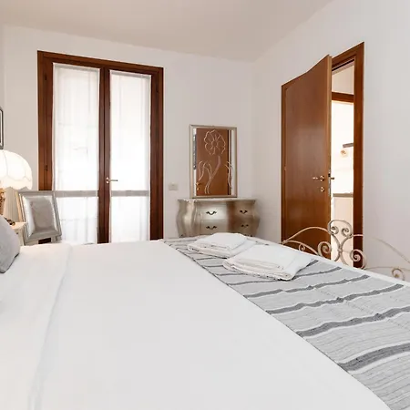Lägenhet 5 Min From Garda, With Free Swimming Pool